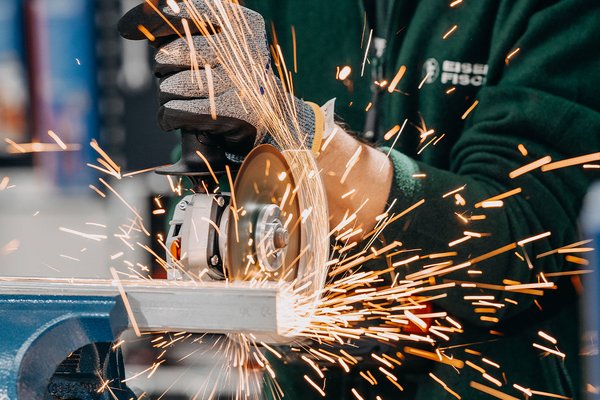 Wir ermöglichen dem Handwerk nicht nur den Direktkauf in unserem WerkzeugTreff, sondern bei uns können auch vielzählige Werkzeuge und Maschinen vor dem Kauf getestet werden. 