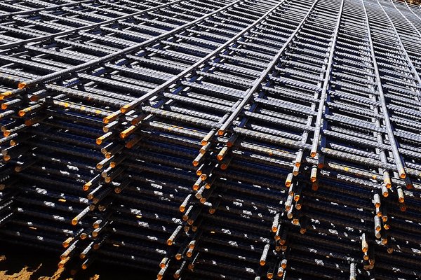 Wir sägen, strahlen, bohren und verzinken für Hochbau, Tiefbau und Industriebau an unseren Standorten in Bad Hersfeld, Diez und Erfurt. 